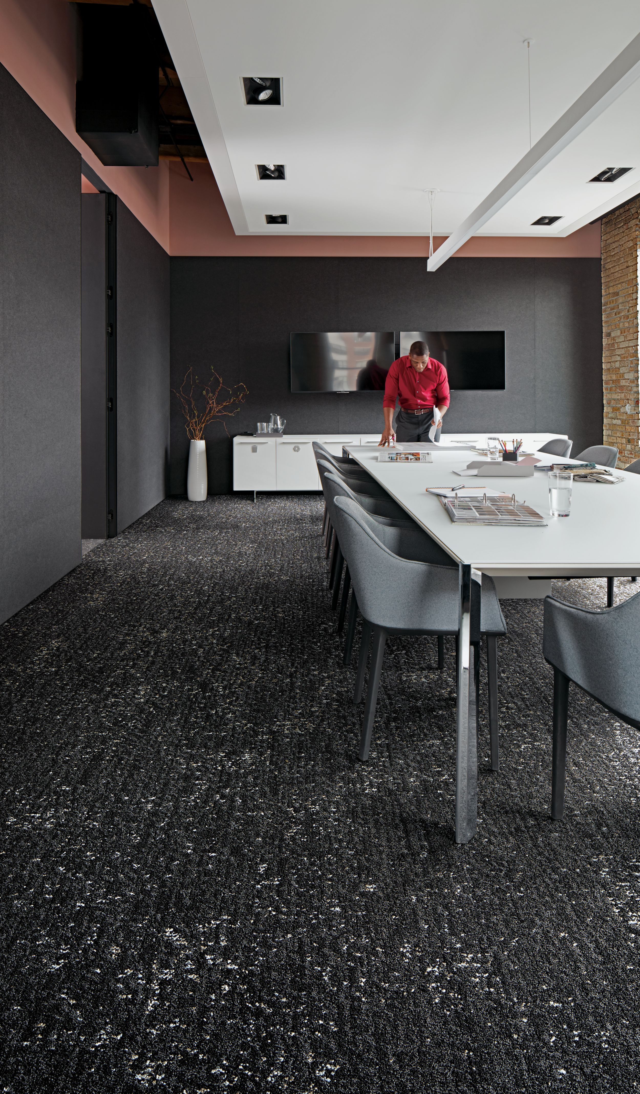 Interface Step in Time and Walk the Aisle carpet tile in meeting area with table and chairs imagen número 12